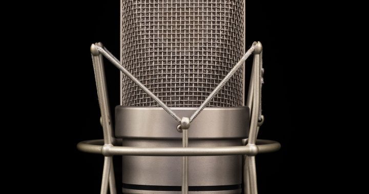 gray-condenser-microphone-3532003