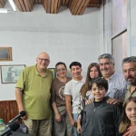 Entrevistamos en estudios a los docentes Daniel Bedouny Mekhdjian y Prof. Dr. Marcelo Vigo y los estudiantes Emanuel Barreto y Avril Gomes de la educación secundaria pública de Montevideo quienes abordaron el tema derechos humanos y el genocidio armenio de 1915.