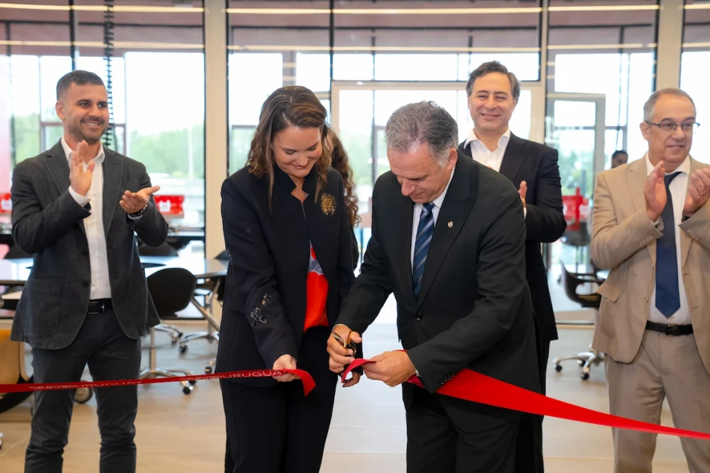 TUMO Uruguay inauguró su primer centro de educación gratuita en tecnologías creativas para jóvenes El primer centro educativo de TUMO en Uruguay fue inaugurado con la presencia del presidente de la República