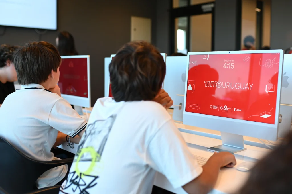 Los primeros alumnos comenzaron su formación en la innovadora propuesta académica que llegó desde Armenia TUMO Uruguay